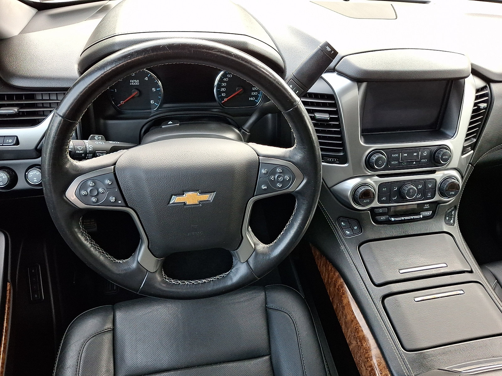 Used 2020 Chevrolet Suburban Premier AWD/4WD image 13