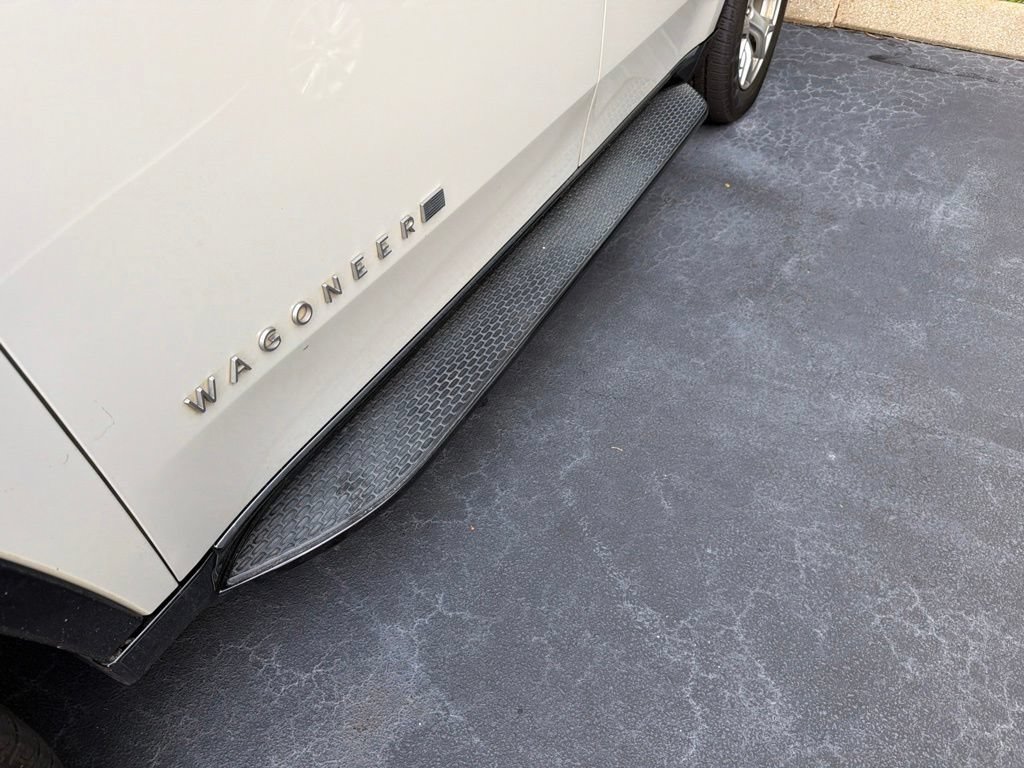 Certified 2022 Jeep Wagoneer Series II RWD image 4