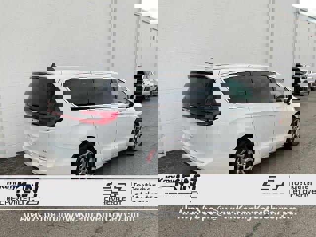 Used 2024 Chrysler Pacifica Limited image 4