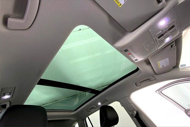 Certified 2023 Volkswagen Tiguan SE w/ Panoramic Sunroof Package image 22