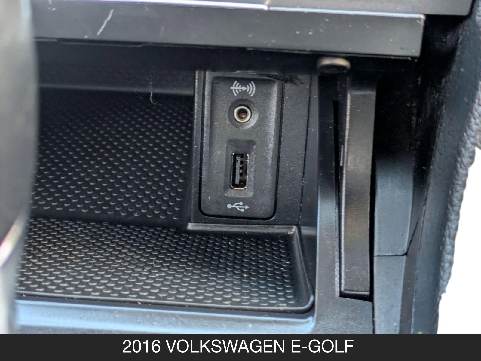 Used 2016 Volkswagen e-Golf SE FWD image 23