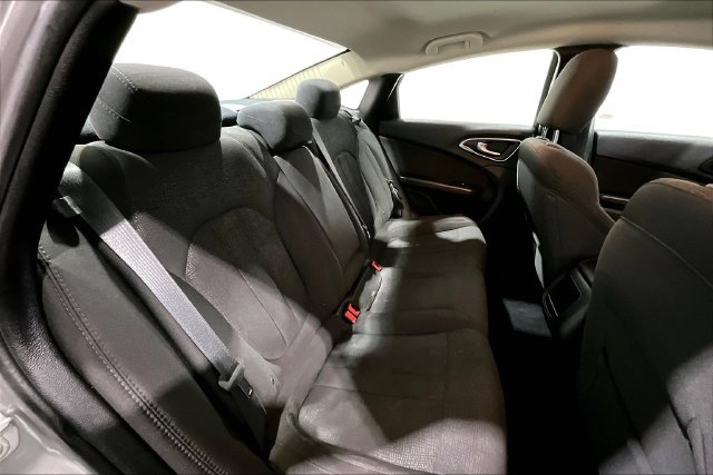 Used 2016 Chrysler 200 Limited FWD image 31