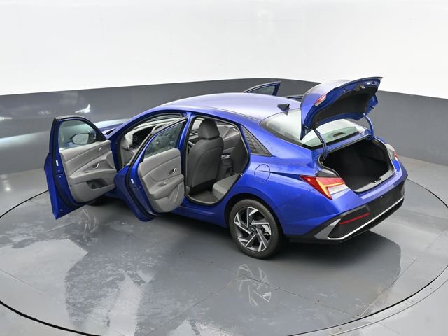 Used 2025 Hyundai Elantra SEL image 26