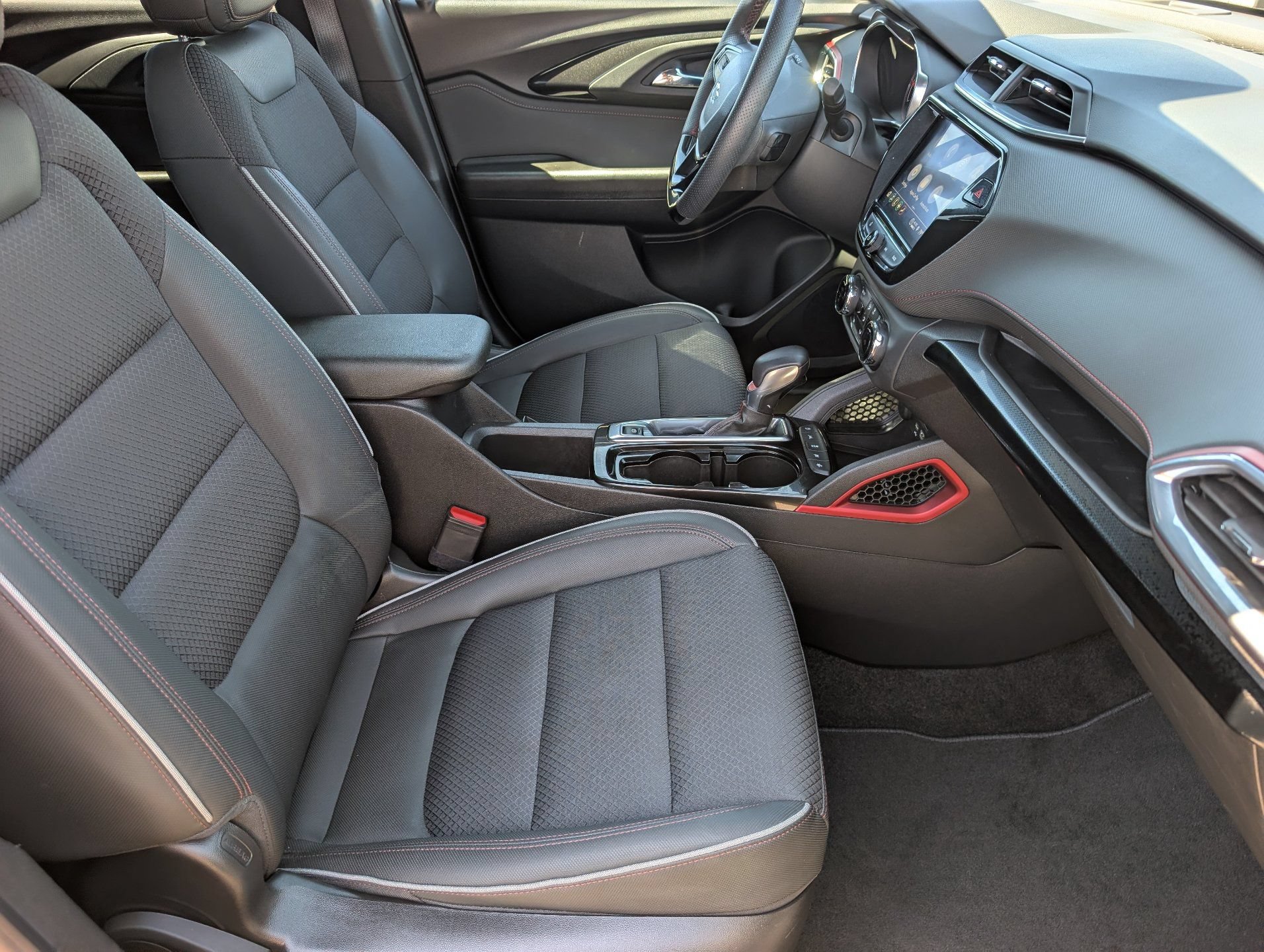 Certified 2022 Chevrolet TrailBlazer RS w/ Technology Package FWD image 12