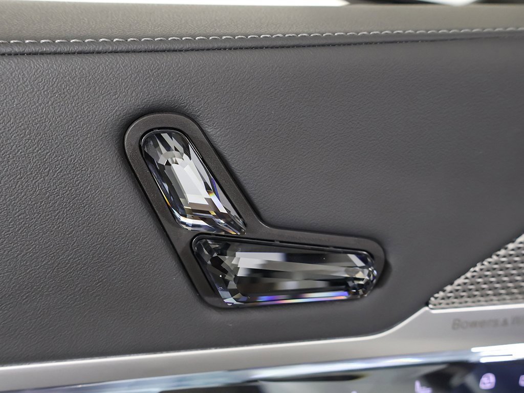 Used 2023 BMW 760i xDrive w/ Parking Assistance Package image 36