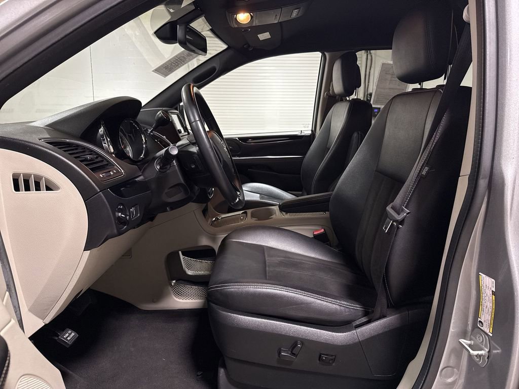 Used 2019 Dodge Grand Caravan SXT FWD image 19