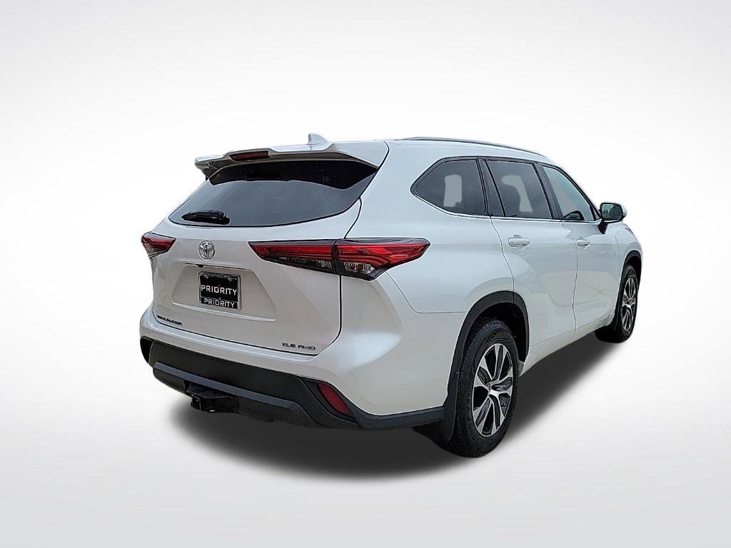 Used 2023 Toyota Highlander XLE AWD/4WD image 4