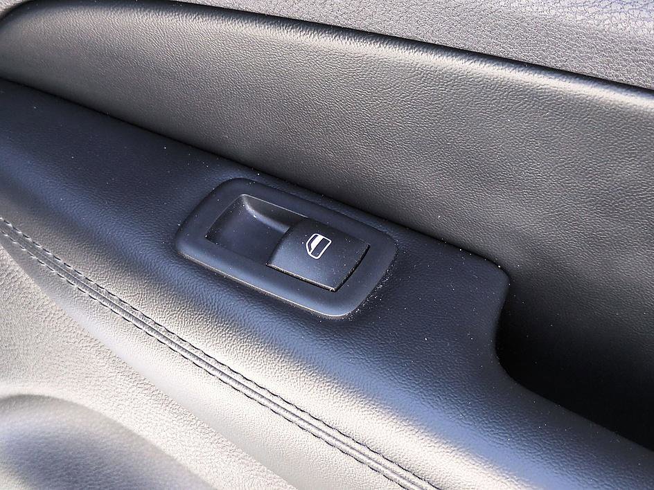 Used 2020 Jeep Grand Cherokee Altitude AWD/4WD image 33
