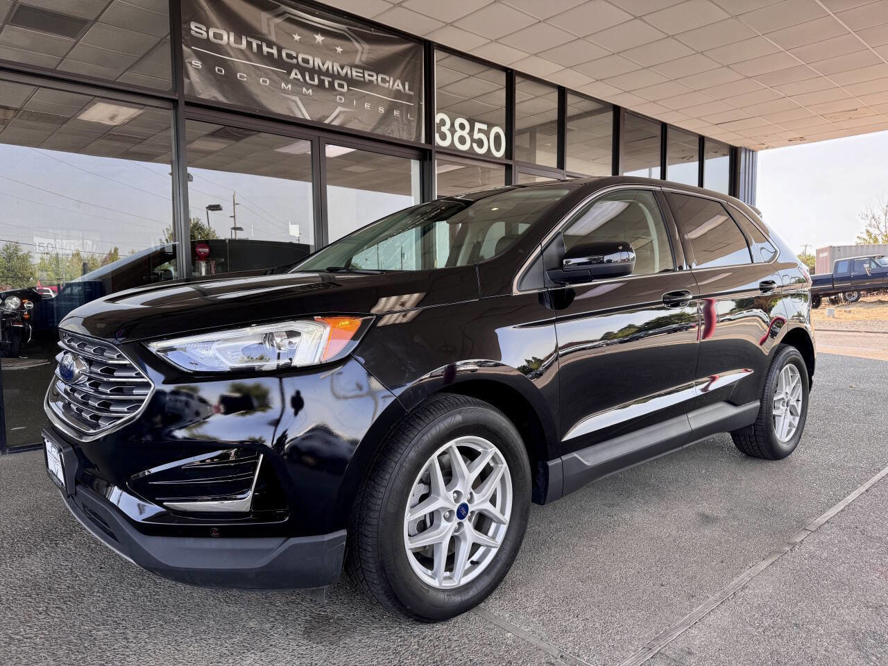 Used 2022 Ford Edge SEL image 1