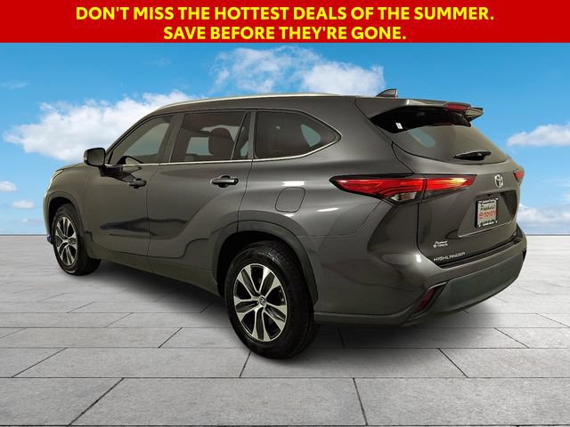 Used 2023 Toyota Highlander XLE FWD image 5