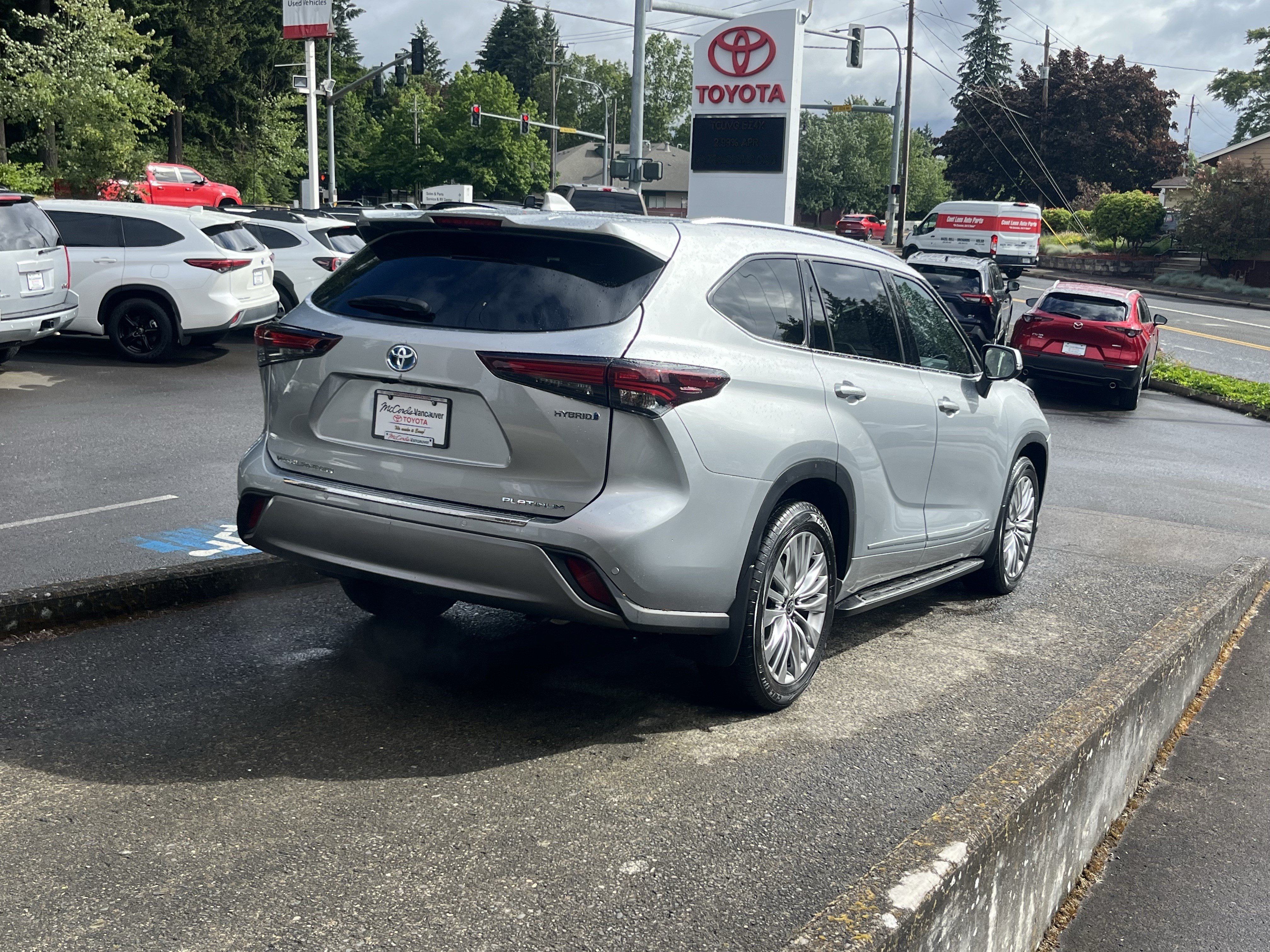 Used 2024 Toyota Highlander Platinum AWD/4WD image 7