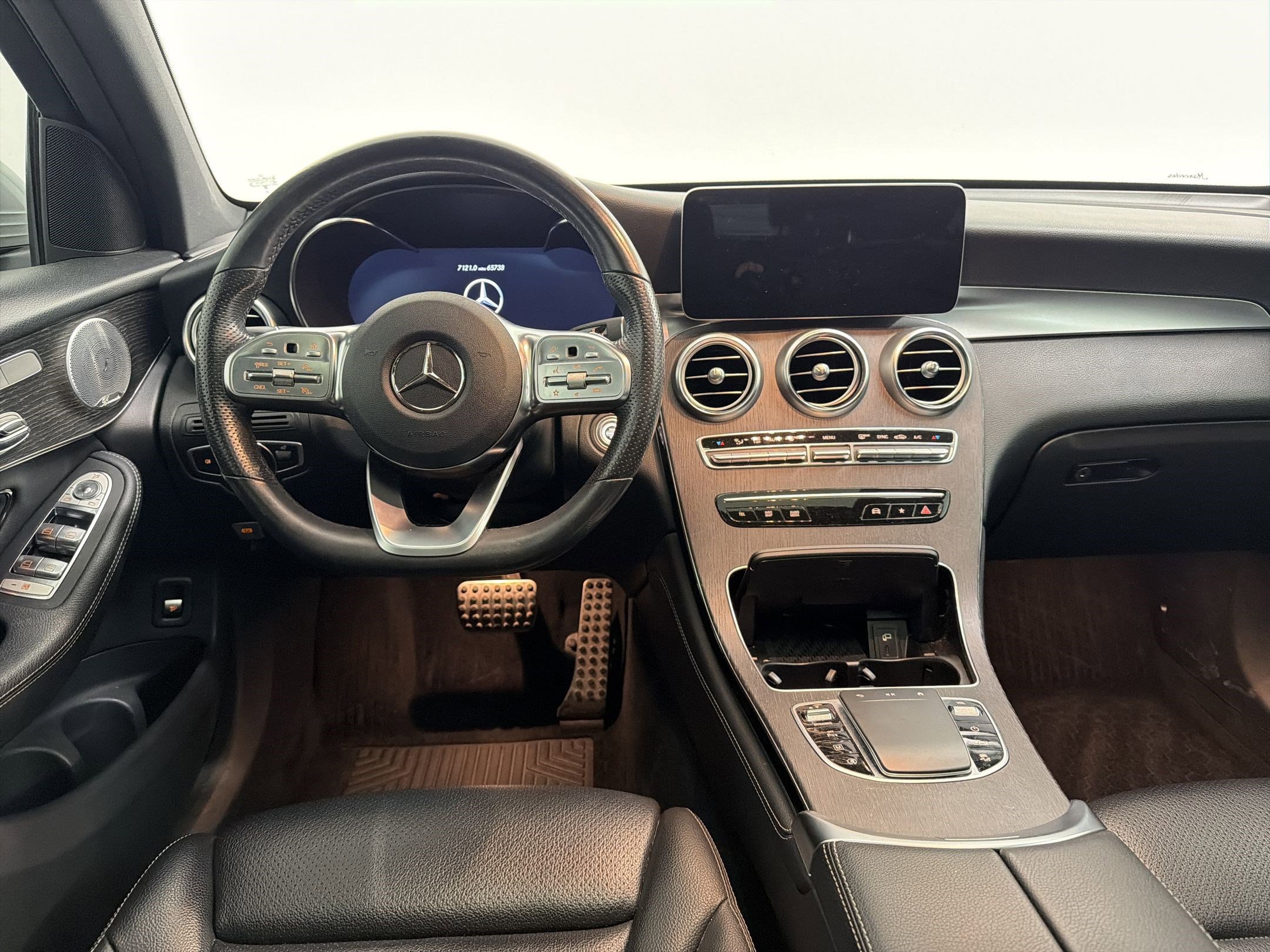 Used 2020 Mercedes-Benz GLC 300 4MATIC Coupe image 24