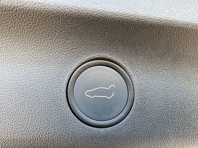 Used 2022 Tesla Model Y Long Range image 13