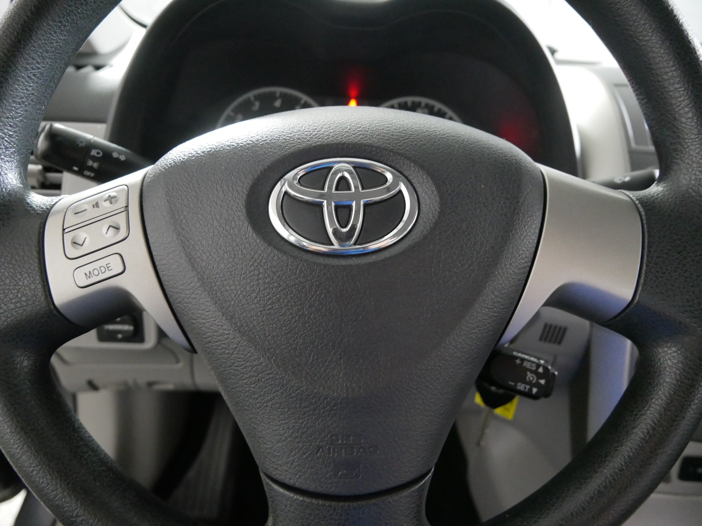 Used 2013 Toyota Corolla LE FWD image 25