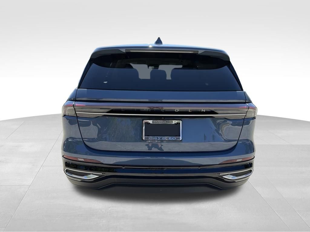 Used 2025 Lincoln Nautilus Premier image 6