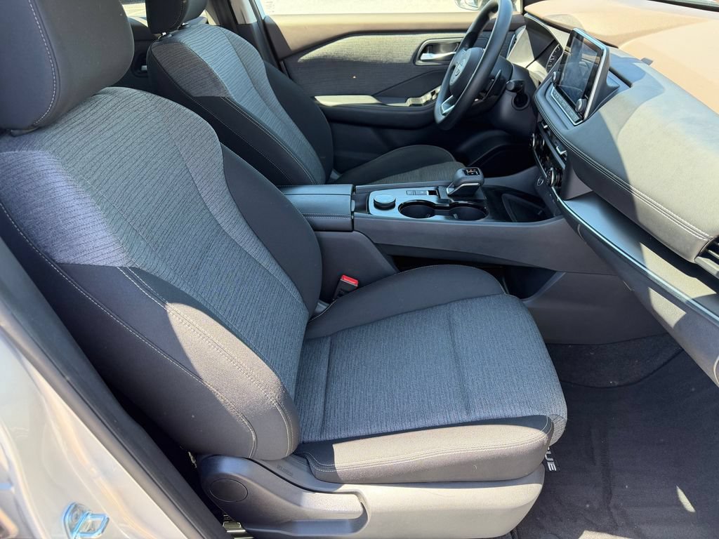 Used 2023 Nissan Rogue SV AWD/4WD image 16
