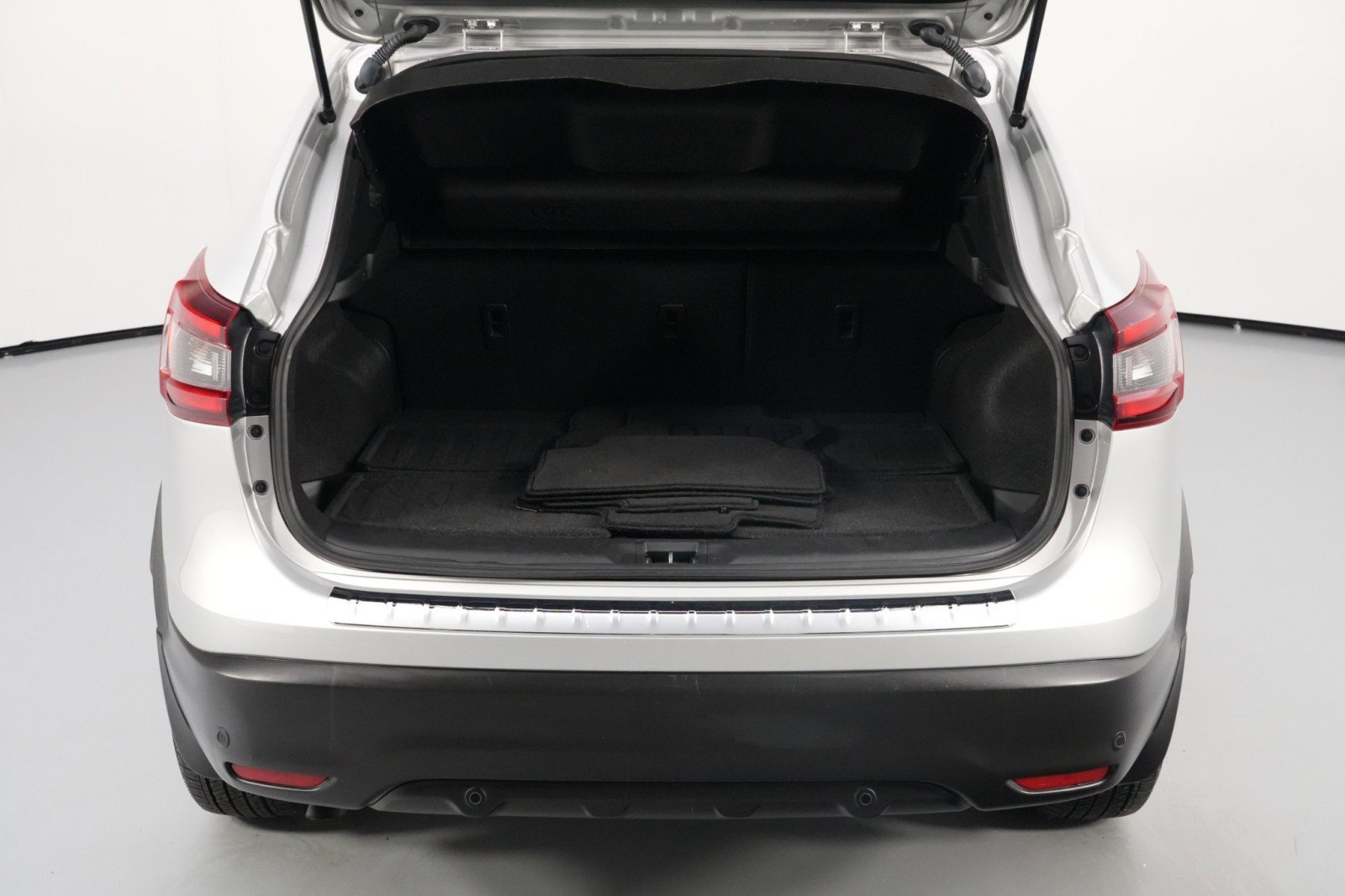 Used 2022 Nissan Rogue Sport SV image 9