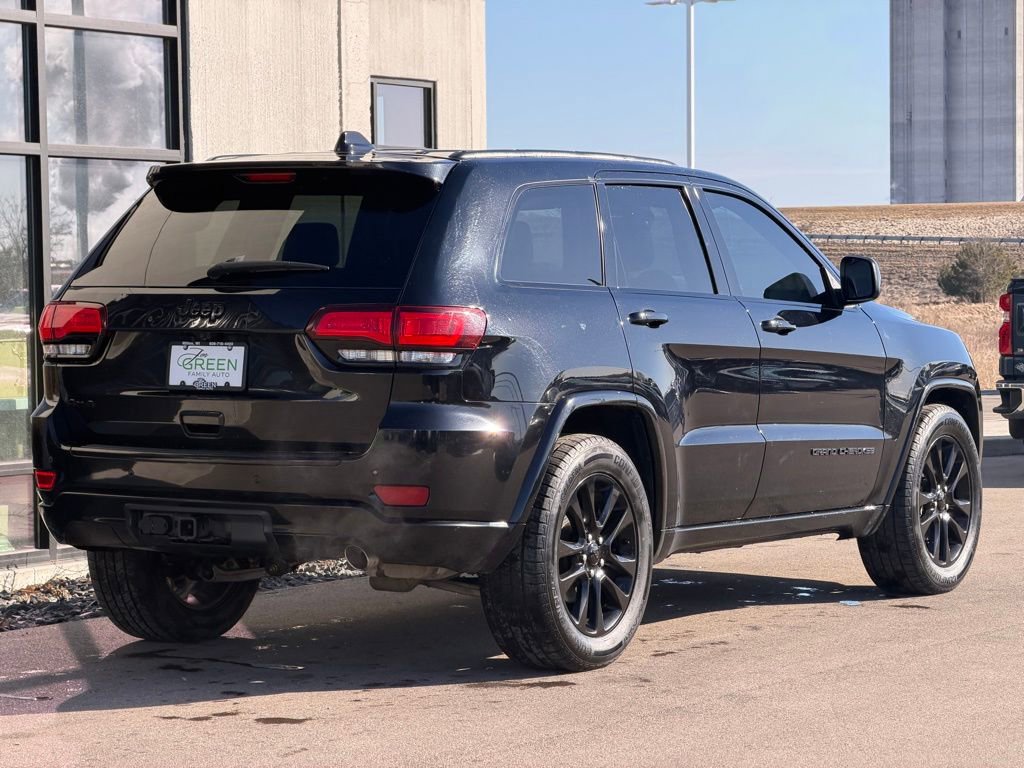 Used 2017 Jeep Grand Cherokee Altitude image 5