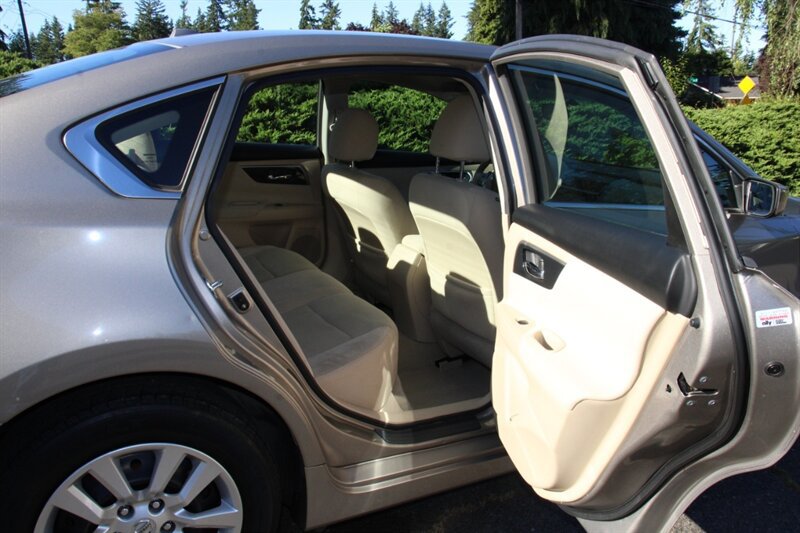 Used 2014 Nissan Altima 2.5 S w/ Display Audio Package FWD image 6