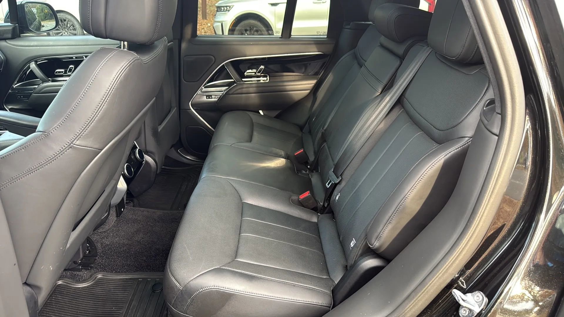 Used 2024 Land Rover Range Rover SE image 27