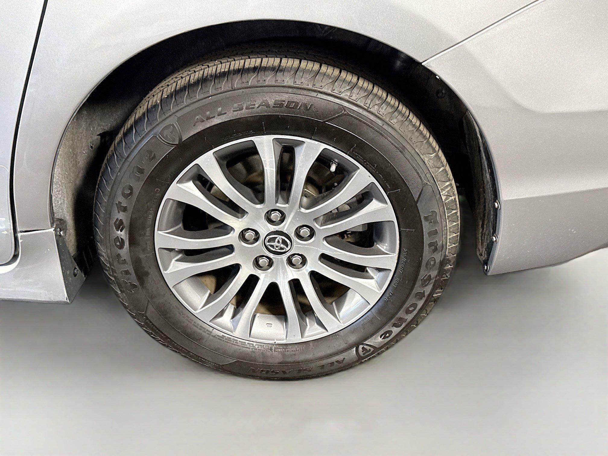 Used 2020 Toyota Sienna XLE FWD image 35