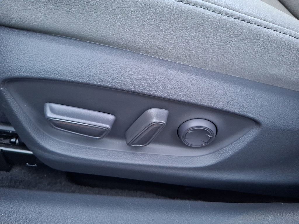 Used 2021 Toyota Camry XSE image 11