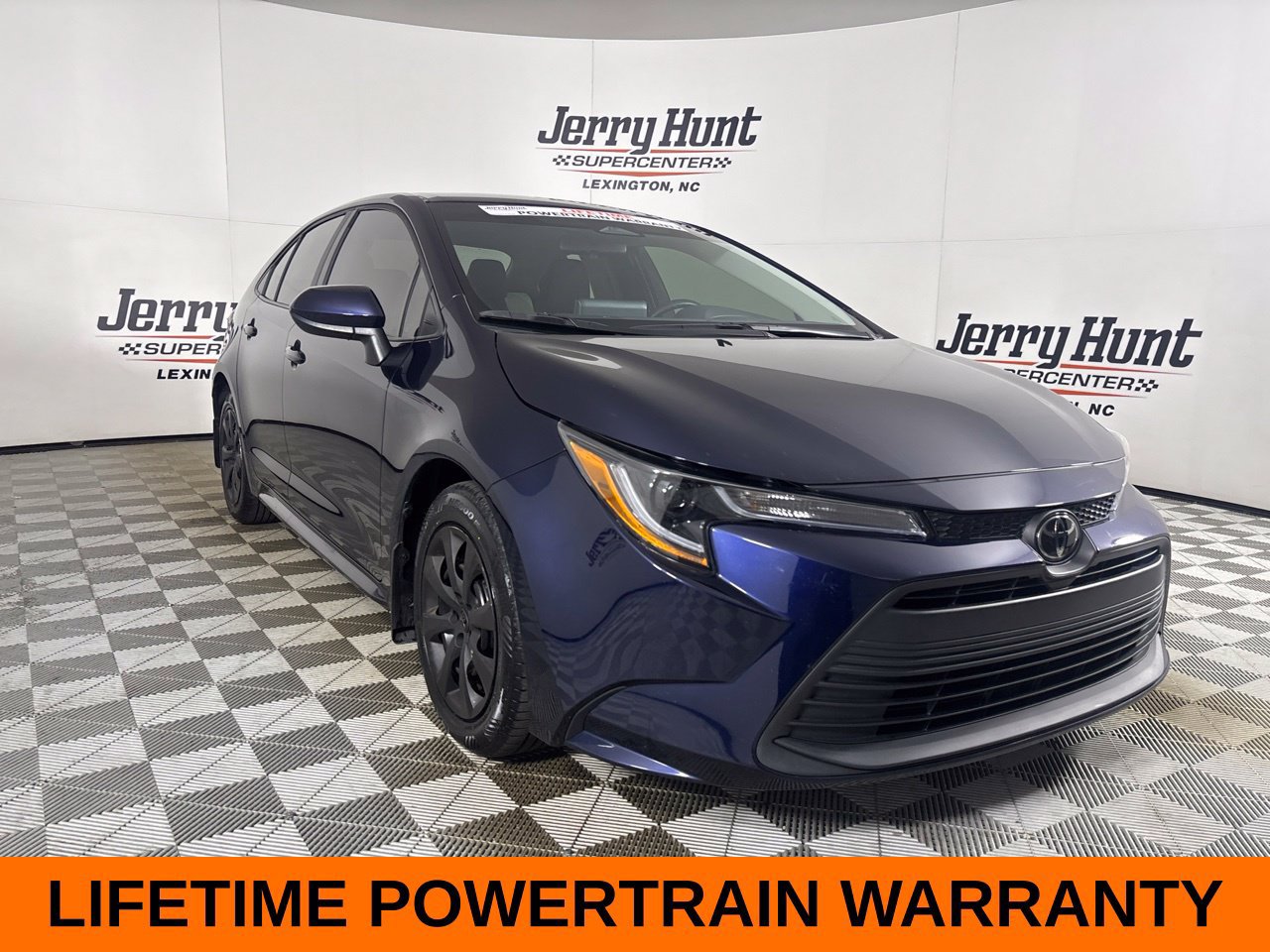 Used 2025 Toyota Corolla LE FWD image 4