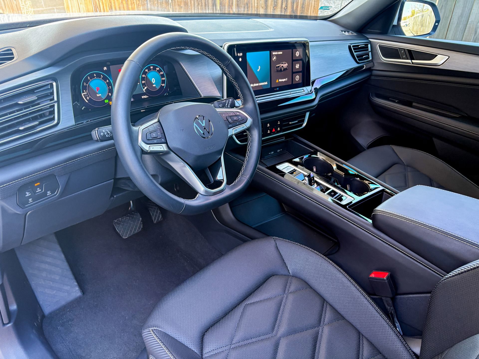 Used 2025 Volkswagen Atlas Cross Sport SE w/ Panoramic Sunroof Package image 2