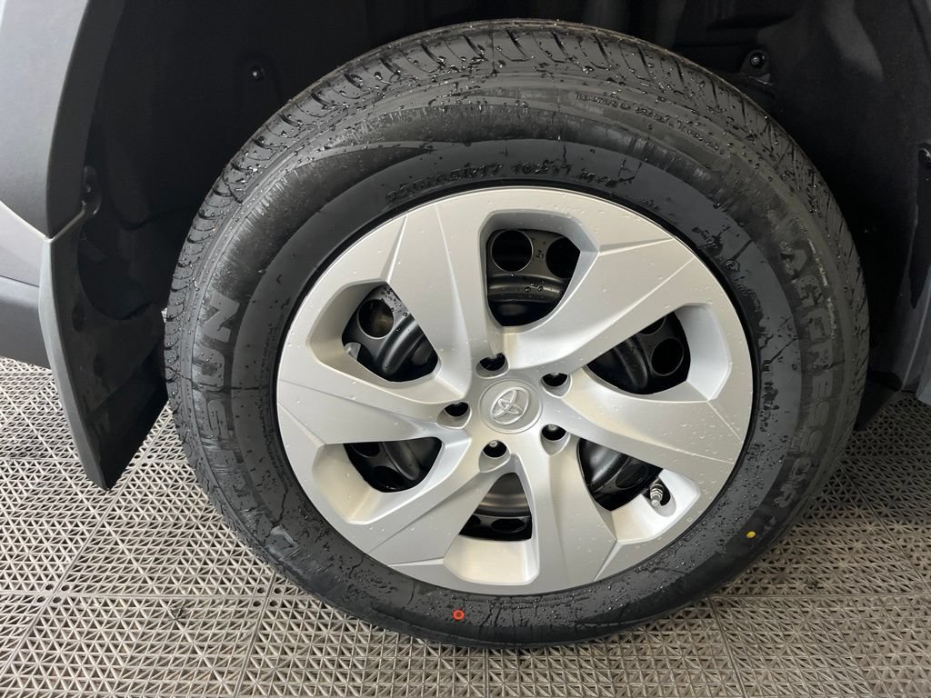 Used 2024 Toyota RAV4 LE AWD/4WD image 26