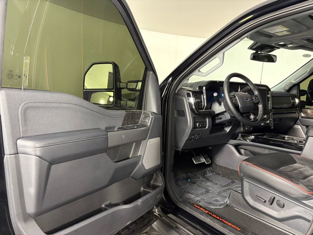 Used 2026 Ford F250 Lariat w/ Black Appearance Package image 12