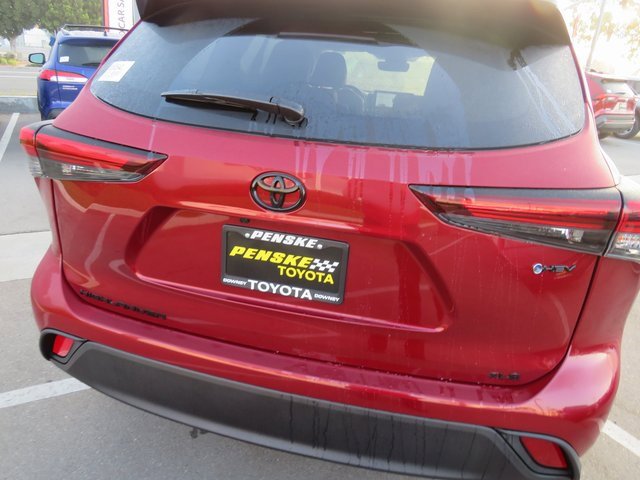 New 2025 Toyota Highlander XLE image 12