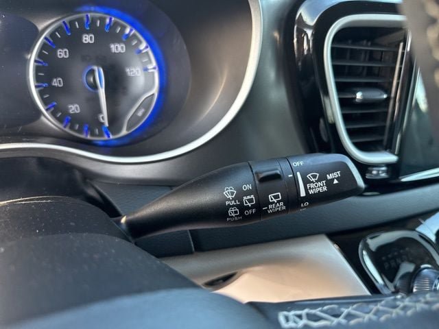 Used 2024 Chrysler Pacifica Touring-L FWD image 18