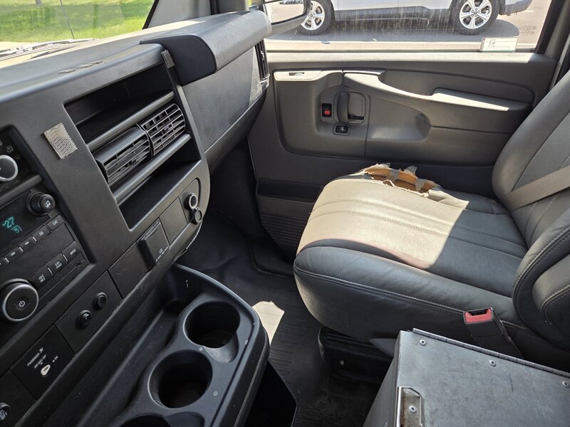 Used 2015 Chevrolet Express 2500 RWD image 17