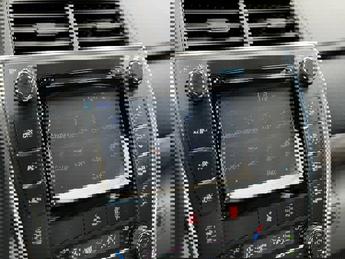 Used 2015 Toyota Camry XLE w/ Advanced Technology Package FWD image 22