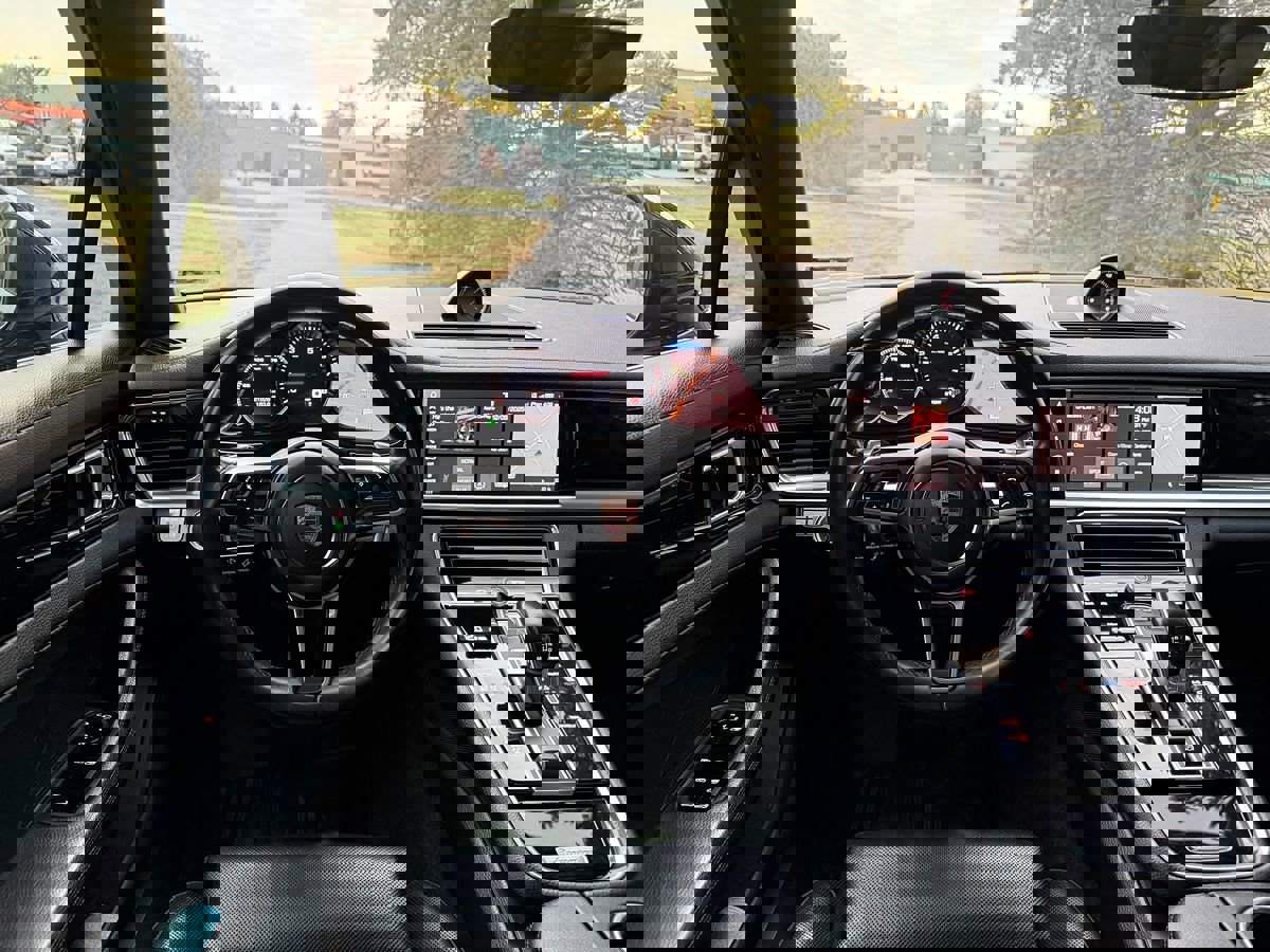 Used 2018 Porsche Panamera 4 image 11