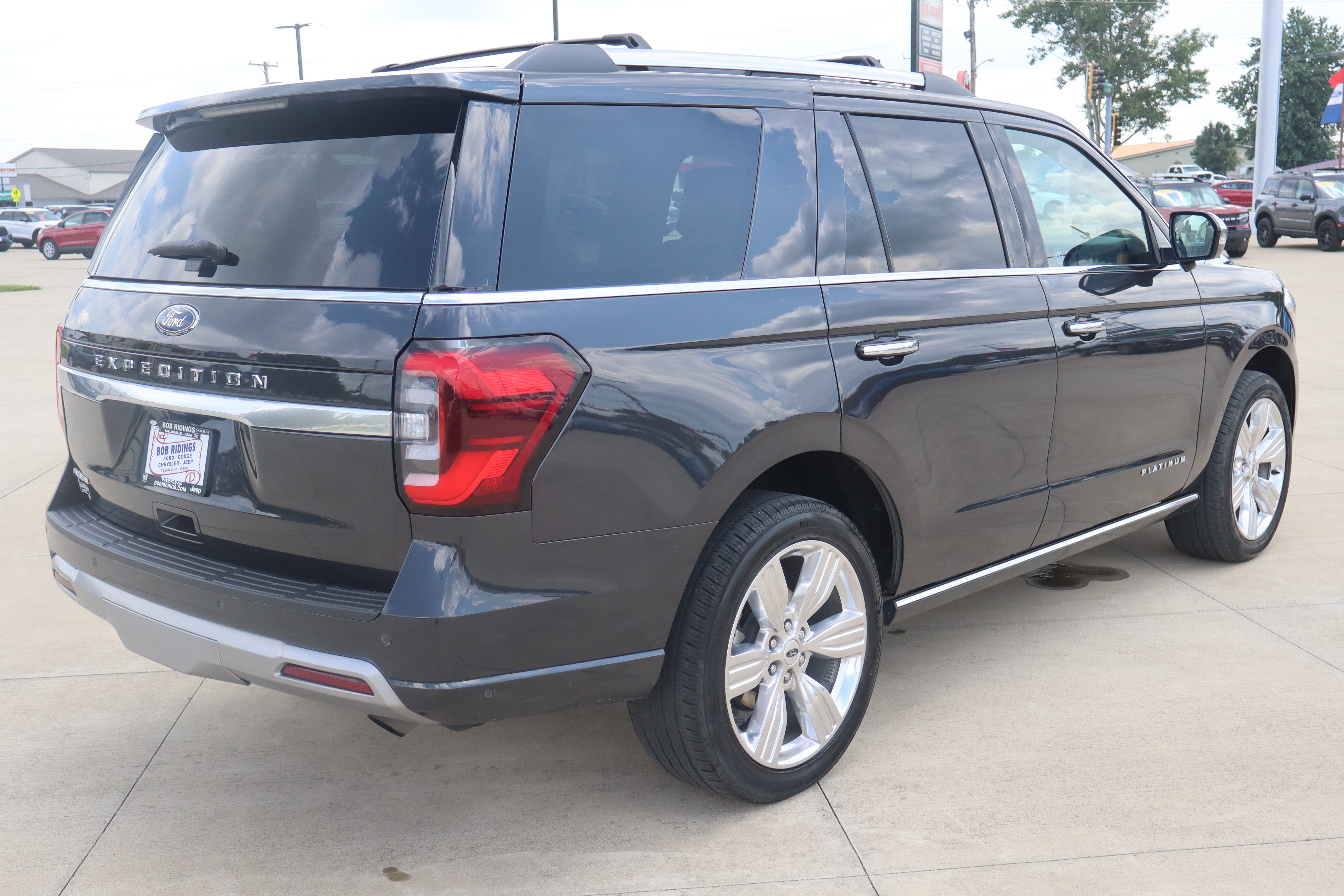 Used 2024 Ford Expedition Platinum AWD/4WD image 5