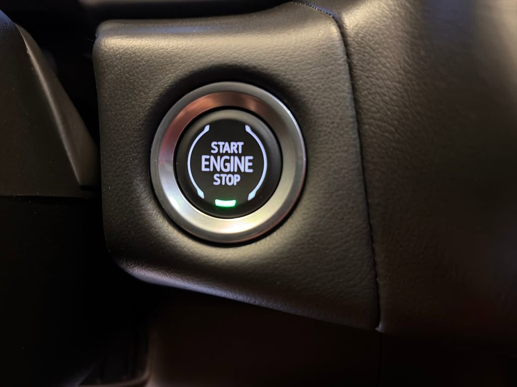Used 2022 Chevrolet Tahoe Z71 w/ Luxury Package AWD/4WD image 35