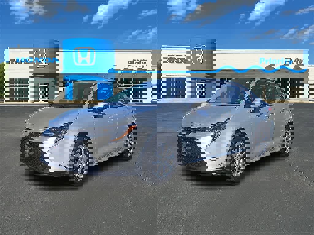 Used 2022 Toyota Corolla LE image 1