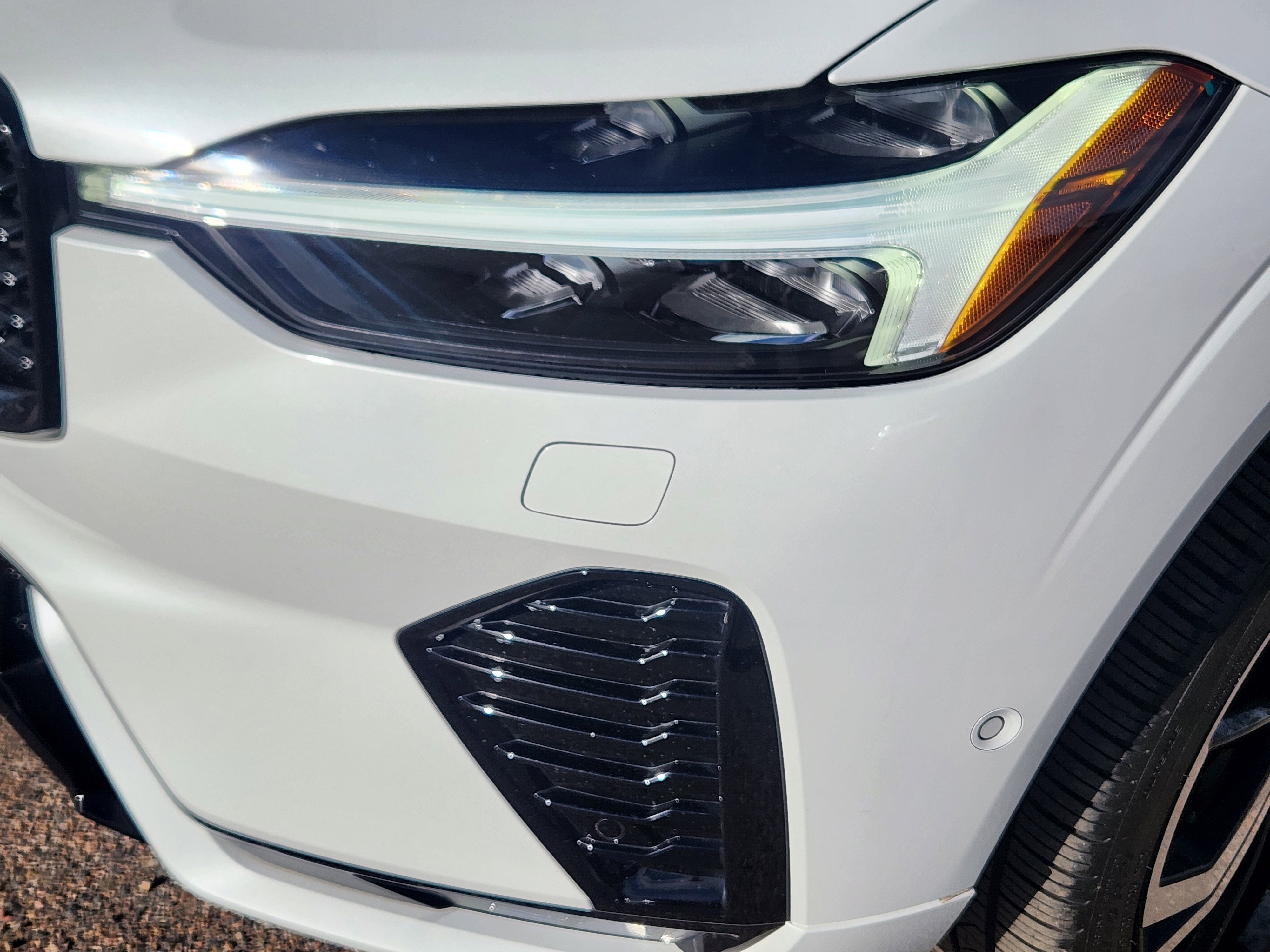 Used 2022 Volvo XC60 B5 R-Design w/ Advanced Package image 5