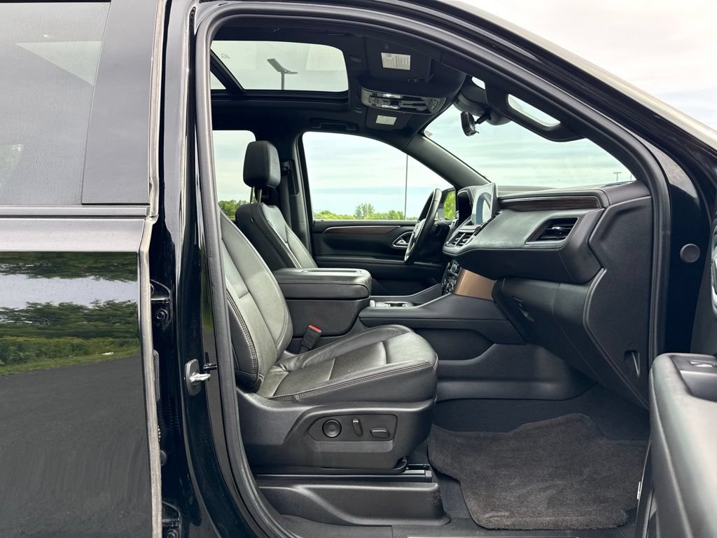 Used 2024 Chevrolet Tahoe High Country AWD/4WD image 13