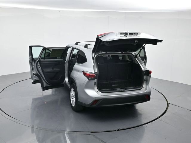 Used 2023 Toyota Highlander L image 45