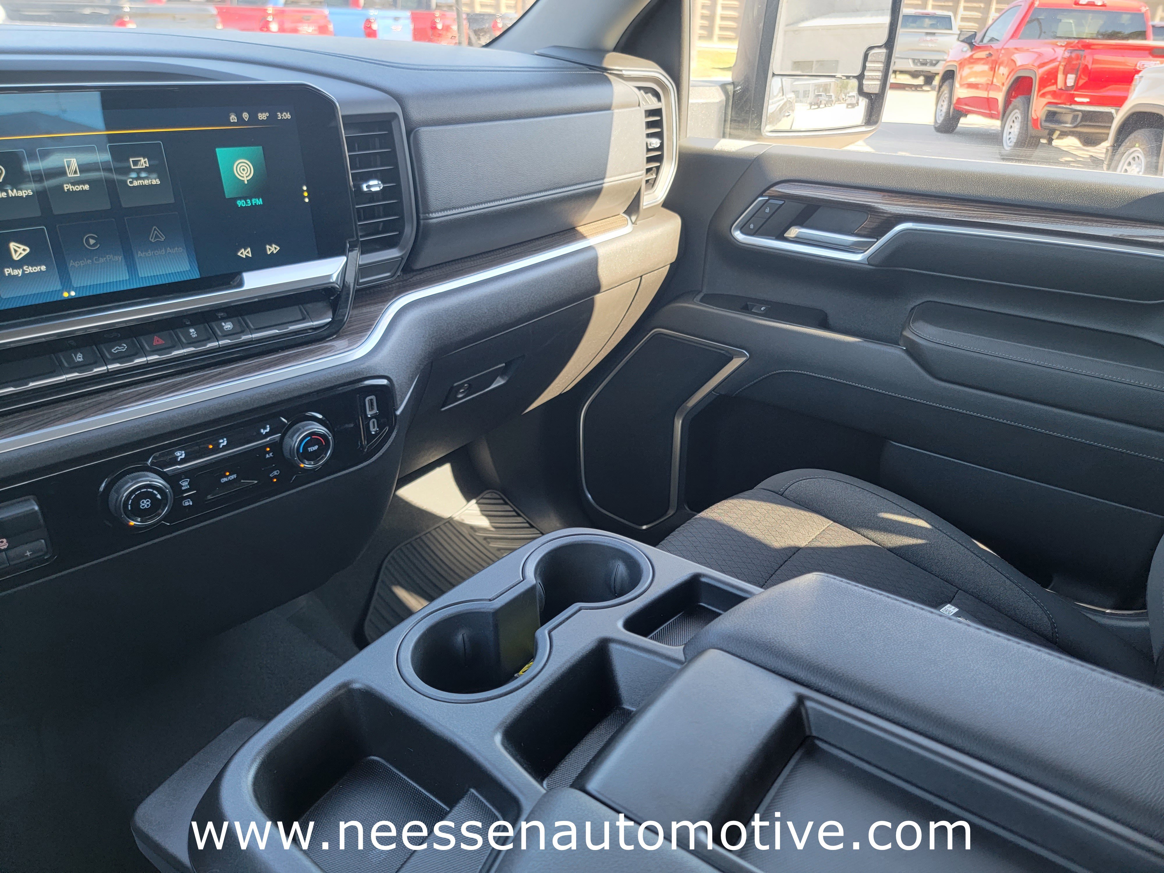 Used 2024 Chevrolet Silverado 2500 LT image 25