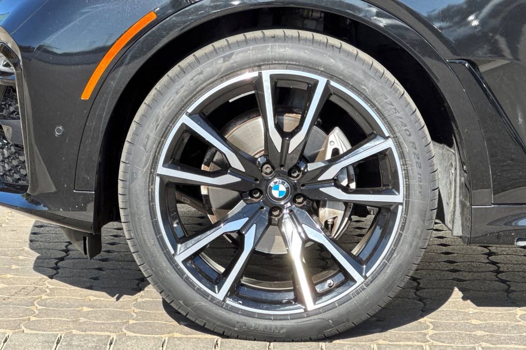 Used 2022 BMW X7 xDrive40i w/ M Sport Package image 32