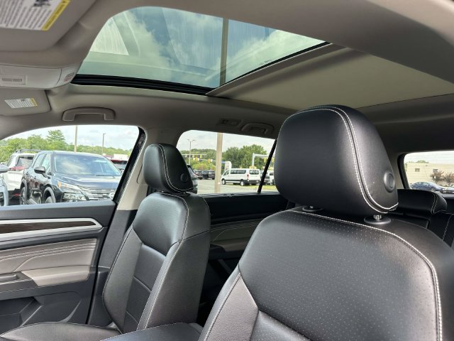 Used 2023 Volkswagen Atlas SE w/ Panoramic Sunroof Package AWD/4WD image 2