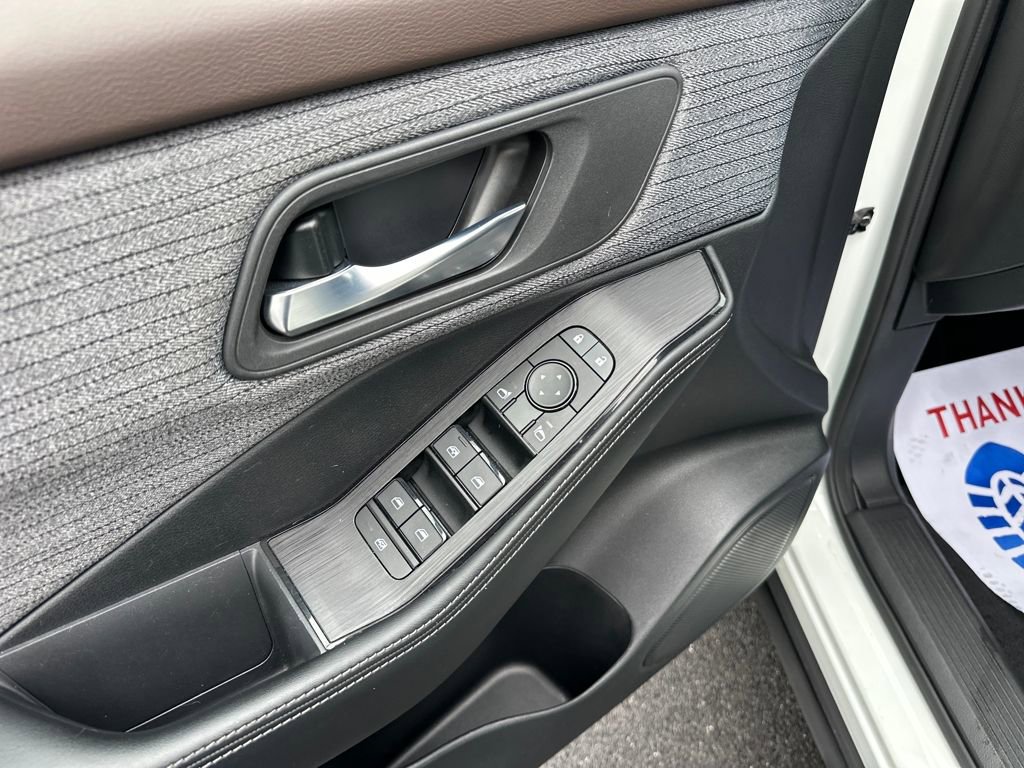 Used 2023 Nissan Rogue SV image 15