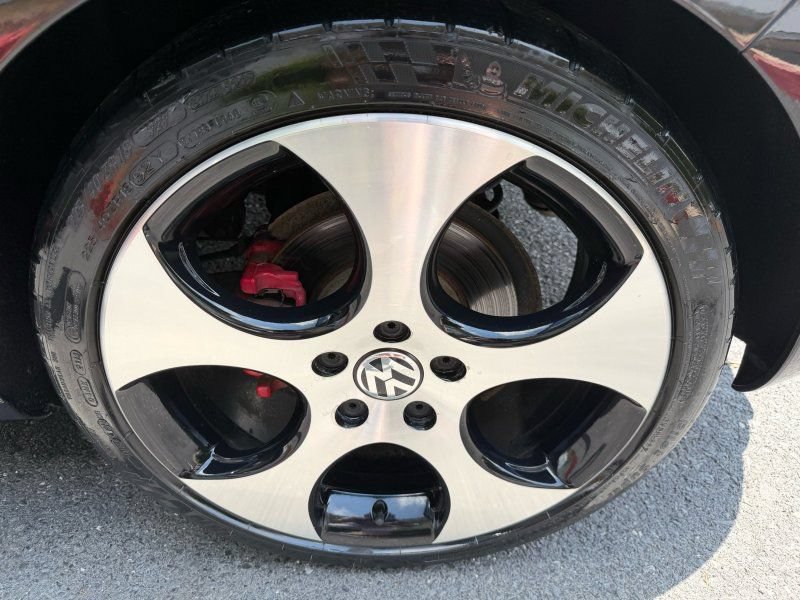 Used 2011 Volkswagen Golf 4-Door FWD image 9