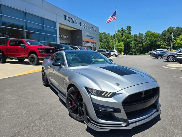 Used 2021 Ford Mustang Shelby GT500 w/ Technology Package RWD image 2