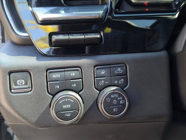 Used 2025 Chevrolet Silverado 1500 High Country AWD/4WD image 16
