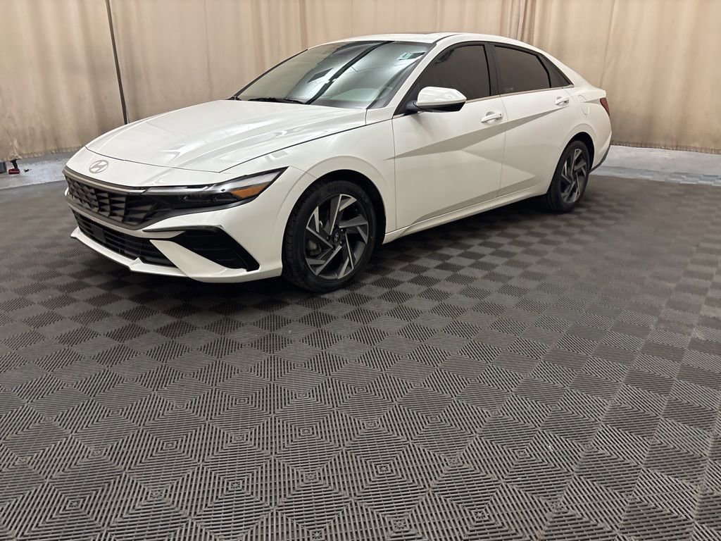 Used 2024 Hyundai Elantra SEL w/ Convenience Package image 1