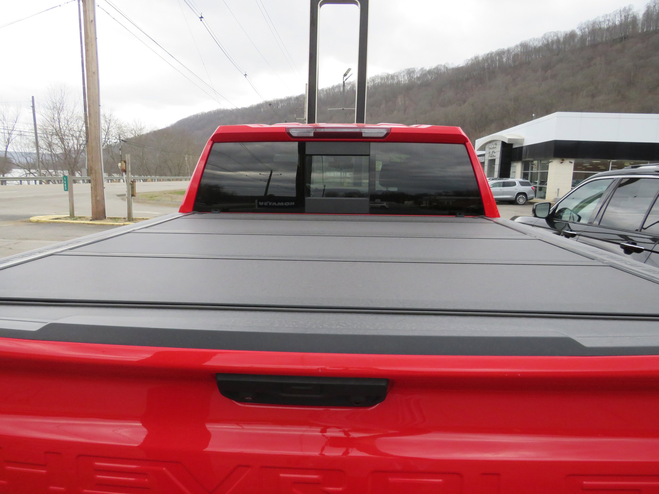 Used 2022 Chevrolet Silverado 1500 LT w/ Z71 Off-Road Package AWD/4WD image 9